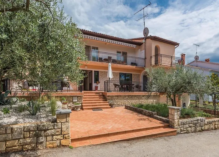 Zrnic 게스트하우스 3*