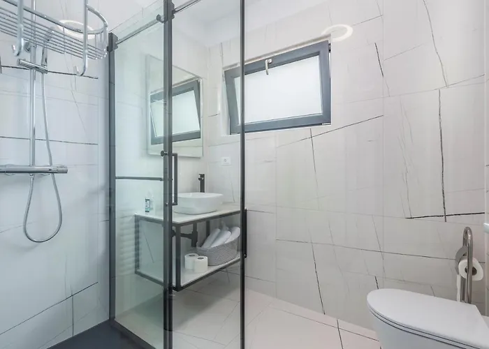 Zrnic ゲストハウス 3*